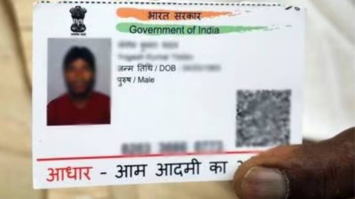 लेकिन आपको बता दें आधार कार्ड में एक चीज ऐसी है. जो सिर्फ एक बार ही सही करवाई जा सकती है. उसके लिए आपको दूसरा मौका नहीं मिलता.