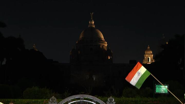 এর আগে স্বাধীনতার মধ্য রাতে রাস্তায় রাত দখলের ডাক দিয়েছিল মহিলারা।