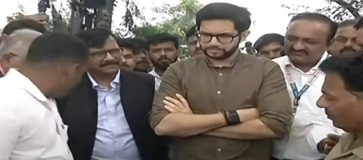 हजारो हेक्टर वरील शेती पाण्याखाली गेल्याने शिवसेना उद्धव ठाकरे गटाचे नेते आदित्य ठाकरे आज शेतकऱ्यांच्या बांधावर पिकांची जात पाहणी केली.