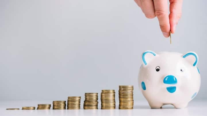 মনে রাখবেন : এখানে প্রদত্ত তথ্য শুধুমাত্র তথ্যের উদ্দেশ্যে দেওয়া হয়েছে। এখানে উল্লেখ করা জরুরি যে, বাজারে বিনিয়োগ করা ঝুঁকি সাপেক্ষ। বিনিয়োগকারী হিসাবে অর্থ বিনিয়োগ করার আগে সর্বদা একজন বিশেষজ্ঞের সঙ্গে পরামর্শ করুন।