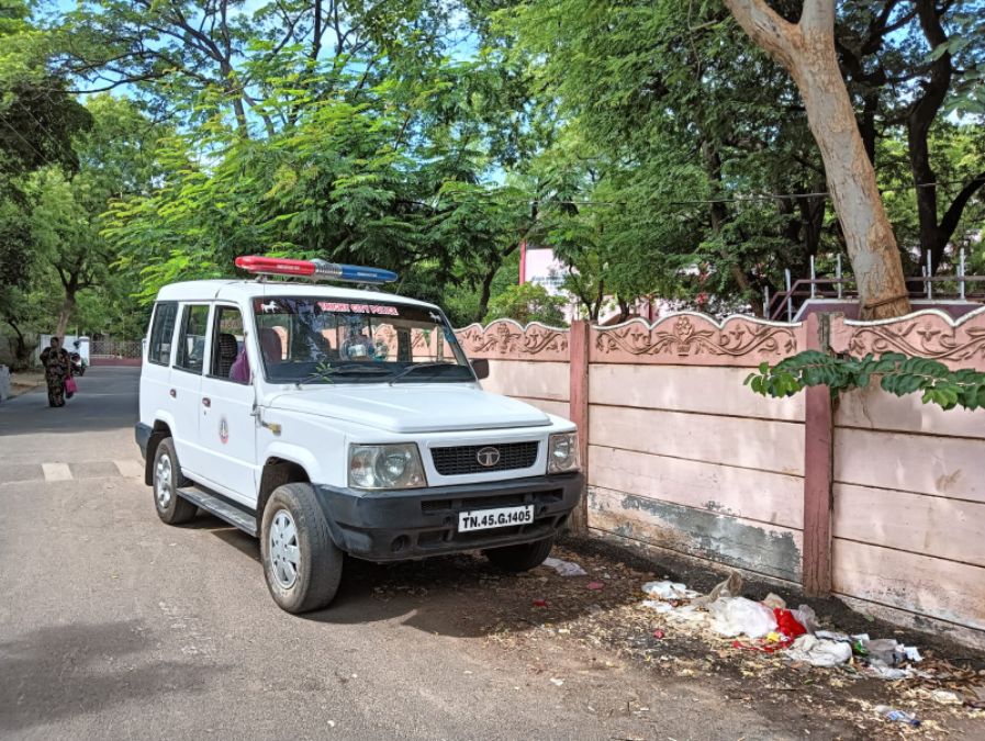 திருச்சியில் அதிர்ச்சி...பள்ளி குழந்தைகளுக்கு பாலியல் தொல்லை; தாய், மகன் அதிரடியாக கைது