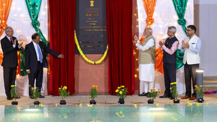 PM Modi unveiled a plaque during the inauguration of the new chancery premises of the Indian High Commission in Brunei. He termed it indicative of stronger ties between the two countries. (Photo:X/@PMOIndia)