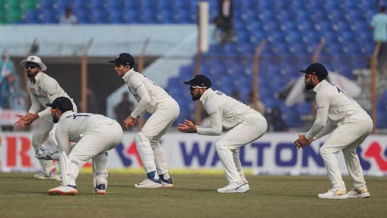 Duleep Trophy 2024 Where to watch live streaming chedule Latest ricket News Marathi Duleep Trophy 2024 Date Live Streaming : ॲक्शनमध्ये दिसणार भारतीय स्टार्स! कधी, कुठे पाहता येणार दुलीप ट्रॉफीचे सामने? जाणून घ्या सर्व काही