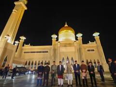 PM મોદીએ બ્રુનેઇમાં ઐતિહાસિક સુલતાન ઉમર અલી સૈફુદ્દીન મસ્જિદની લીધી મુલાકાત