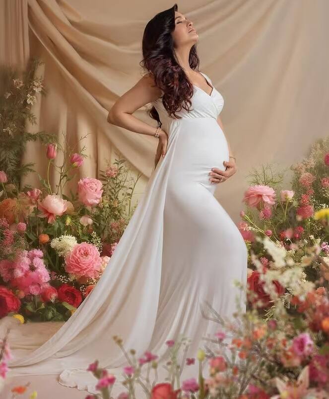 Yuvika Choudhary Pregnancy Photoshoot: બોલિવૂડ એક્ટ્રેસ યુવિકા ચૌધરી ખૂબ જ જલદી તેના પહેલા બાળકની માતા બનવા જઈ રહી છે. થોડા સમય પહેલા અભિનેત્રીના બેબી શાવરની તસવીરો સામે આવી હતી. હવે તેણે તેના પ્રેગનન્સી ફોટોશૂટની તસવીરો સોશિયલ મીડિયા પર શેર કરી છે. જે ઝડપથી વાયરલ થઈ રહ્યા છે.