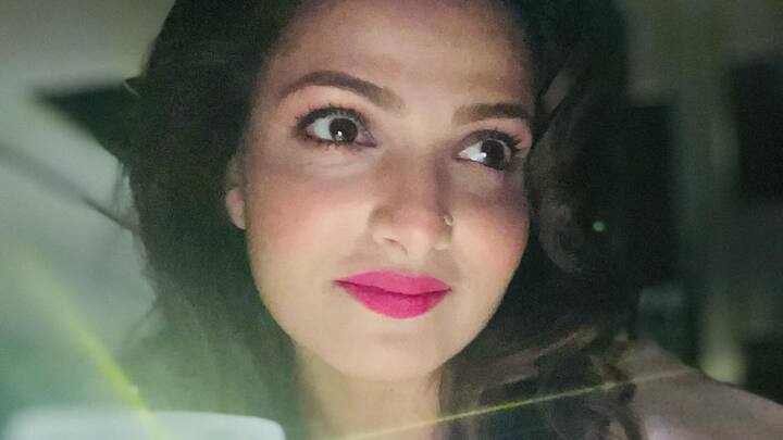 জোরকদমে চলছে প্ল্যাটফর্ম ৮-এর নতুন সিরিজ 'মরালি'র (Morali) শ্যুটিং। পরিচালনার দায়িত্বে সৌভিক মণ্ডল।