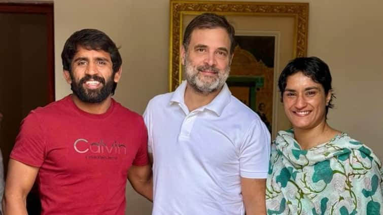 RAHUL GANDHI meet Bajrang Punia and vinesh phogat Vinesh Phogat: ਵਿਨੇਸ਼ ਫੋਗਾਟ ਕਾਂਗਰਸ 'ਚ ਹੋਵੇਗੀ ਸ਼ਾਮਲ ? ਰਾਹੁਲ ਗਾਂਧੀ ਨੇ ਪਹਿਲਵਾਨ ਨਾਲ ਕੀਤੀ ਮੁਲਾਕਾਤ