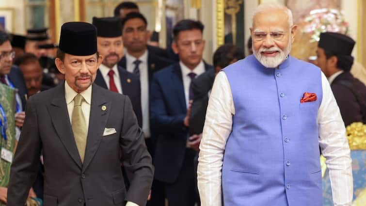 PM Modi Brunei Visit Hold Delegation Level Talks With Sultan Haji Hassanal Bolkiah PM Modi, Sultan Of Brunei Hold Key Talks On Defence, Trade, Other Sectors; MoUs Signed