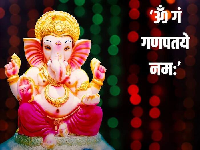 गजानंद एकाक्षर मंत्र हा मंत्र भगवान गणेशाच्या सर्वात प्रभावी मंत्रांपैकी एक मानला जातो. या मंत्राच्या उच्चारणाने भक्तांची सर्व कष्ट दूर होतात. बुधवारच्या दिवशी पूजेच्या दरम्यान तुम्ही या मंत्राचा कमीत कमी 108 वेळा जप करावा. यामुळे तुमच्या मनातील इच्छा पूर्ण होतील.