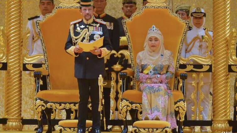 All You Need To Know About Brunei's Sultan Hassanal Bolkiah His Royal Family Sultan Hassanal Bolkiah: 30 பில்லியன் டாலர் சொத்து மதிப்பு- ஹசனல் போல்கியாவின் பிரம்மாண்ட அரண்மனை! சுவாரஸ்ய தகவல்கள்!