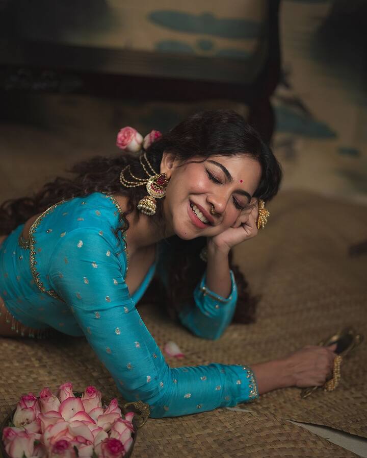 సింగర్ గా ఇండస్ట్రీలోకి అడుగు పెట్టి హీరోయిన్ గా మారిన ముద్దుగుమ్మ మడోన్నా సెబాస్టియన్. Photo Credit: Madonna B Sebastian/Instagram