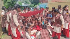 'पानी भरवाती हैं, झाड़ू लगवाती हैं', भोपाल में सरकारी स्कूल की छात्राओं ने जमकर किया हंगामा