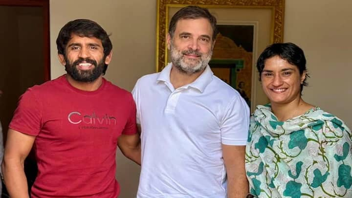 Vinesh Phogat Bajrang Punia To Contest Haryana elections As Congress Candidates following a meeting with Rahul Gandhi வினேஷ் போகத், பஜ்ரங் புனியாவை களத்தில் இறக்கும் காங்கிரஸ்.. ராகுல் காந்தியின் மாஸ்டர் பிளான்!