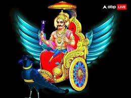 शनिवारी शनिदेवाशी संबंधित काळ्या रंगाच्या वस्तू जसं की उडीद डाळ, कपडे, घोंगडी, काळे तीळ, मोहरीचं तेल इत्यादी गरीब किंवा गरजूंना दान करावं. या कृतींमुळे शनि महादशेचा प्रभाव कमी होतो.