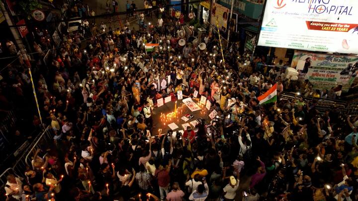 শ্যামবাজার থেকে যাদবপুর, নিউটাউন থেকে ভিক্টোরিয়া চত্বর সর্বত্র আরও একবার রাস্তায় নেমে এসেছেন সাধারণ মানুষ।