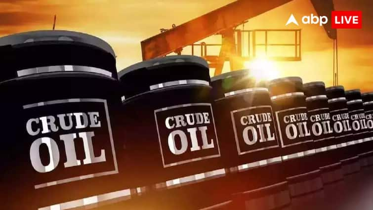 Crude Oil Prices Slips Below 70 Dollar Per Barrel Petrol Diesel Price Cut May Give Relief From High Inflation Crude Oil Price: कच्चा तेल 70 डॉलर/बैरल के नीचे फिसला, आ गया पेट्रोल-डीजल के दाम घटाकर महंगाई कम करने का मौका