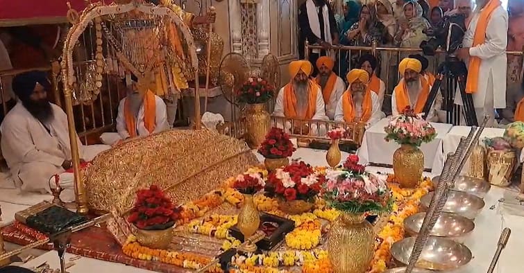 Sri Guru Granth Sahib Prakash Purb Know its History Sri Guru Granth Sahib: ਸ੍ਰੀ ਗੁਰੂ ਗ੍ਰੰਥ ਸਾਹਿਬ ਜੀ ਦਾ ਪ੍ਰਕਾਸ਼ ਪੁਰਬ ਅੱਜ, ਪੜ੍ਹੋ ਮੁੱਢ ਤੋਂ ਲੈਕੇ ਸੰਪੁਰਨਤਾ ਤੱਕ ਦਾ ਇਤਿਹਾਸ