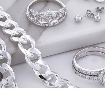 Wearing silver jewellery keeps the body temperature under control. Silver helps in keeping the body temperature cool in summers due to its cooling properties.