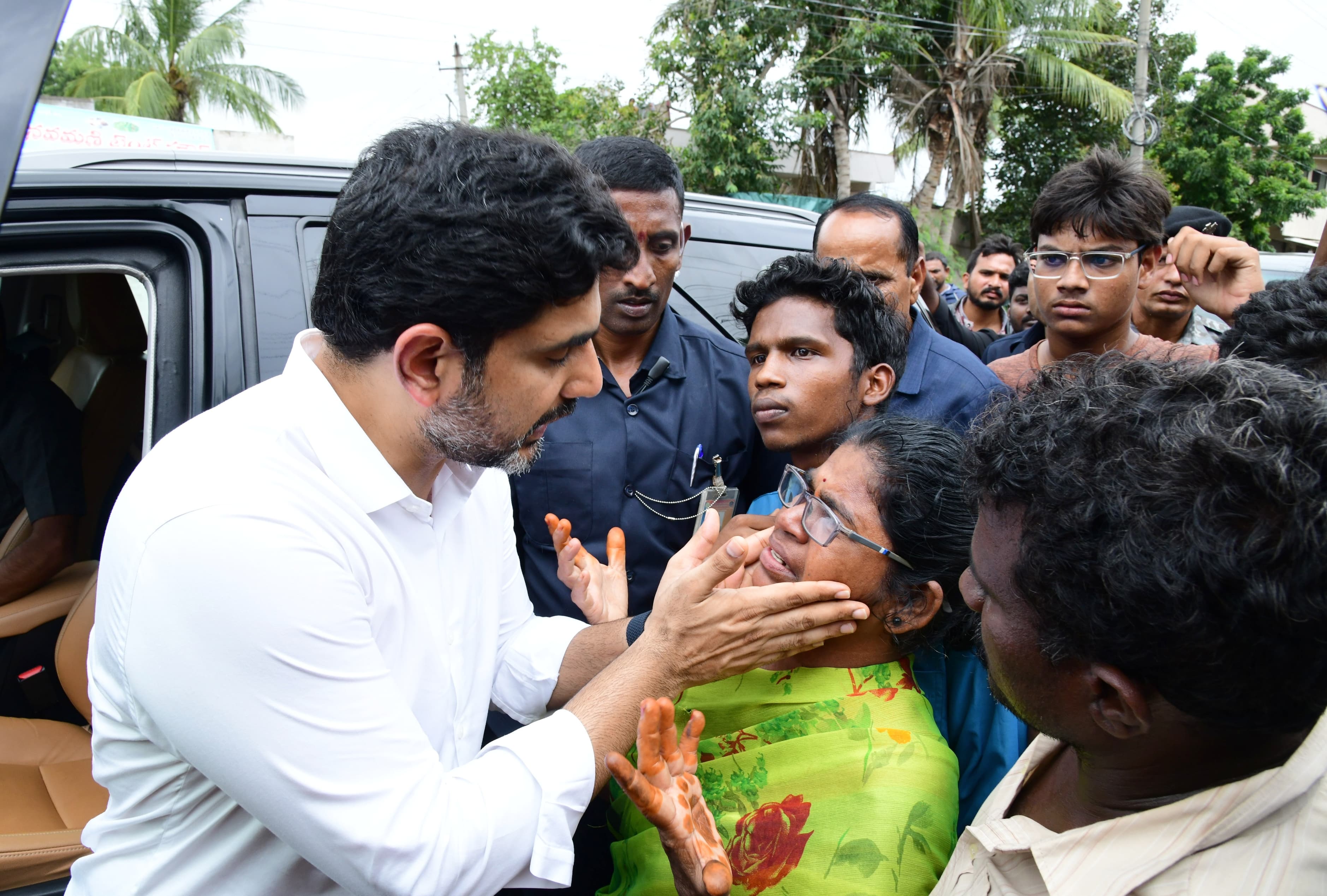 Nara Lokesh: బుడమేరు గండి వద్ద నారా లోకేశ్, చంద్రబాబుతో కలిసి పనులపై సమీక్ష