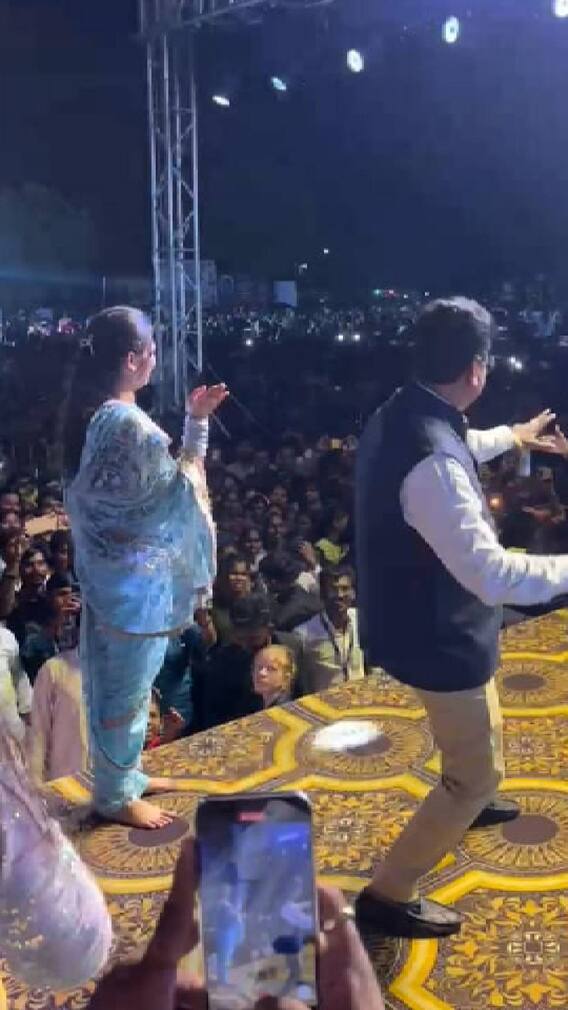 गौतमीसोबत मिशीवाल्या आमदारानं धरला ठेका !