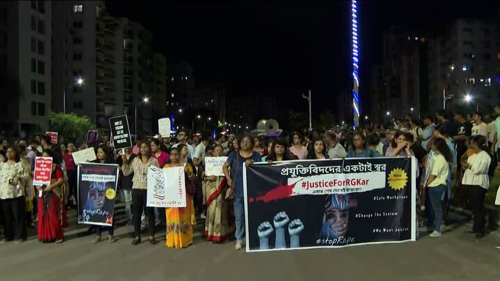 রাত ৯টা থেকে ১০টা পর্যন্ত আলো নিভিয়ে অন্ধকার রাখার আবেদন জানিয়েছিলেন জুনিয়র চিকিৎসকরা।