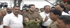 Aditya Thackeray: आदित्य ठाकरे शेतकऱ्यांच्या बांधावर, पाण्यात भिजलेली पिकं पहिली, शेतकऱ्यांना म्हणाले 
