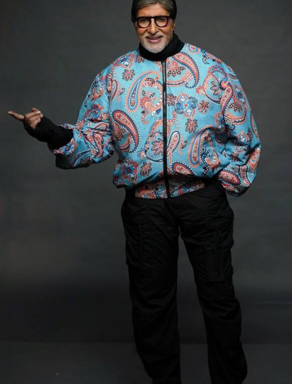 हम जिस मेगास्टार की बात कर रहे हैं वो कोई और नहीं दिग्गज अभिनेता अमिताभ बच्चन. बिग बी 1969 से बॉलीवुड में सक्रिय हैं. हालांकि हिंदी सिनेमा के शहंशाह बनने से पहले अमिताभ बच्चन ने भी अपनी लाइफ में कई उतार-चढ़ाव देखे हैं.