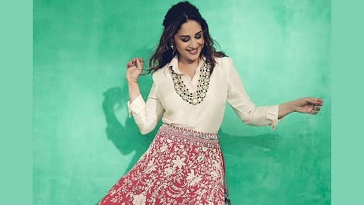 7. Skirt and Dupatta Combo: An easy skirt and dupatta would give you a more traditional yet fuss-free look. A combination of a long skirt and dupatta is form-fitted therefore lots of styling can be done depending on the mood and occasion. Such a look is loved by film stars like Kriti Sanon, who has been seen wearing it on festive occasions. If you want to feel more festive, look for a lot of embroidery on the skirt and get a contrasting dupatta for it. (Image source: Pinterest/ WeddingSutra )