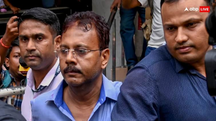 Kolkata Doctor Rape Murder Case former principal of r g kar hospital Sandip Ghosh moves to Supreme Court On CBI Corruption Case आरजी कर कॉलेज के पूर्व प्रिंसिपल संदीप घोष पहुंचे सुप्रीम कोर्ट, याचिका में की ये मांग