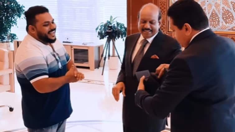 Lulu Group Chairman Yusuff Ali Surprises Fan With Rs 2 Lakh Rado Watch Video Goes Viral Lulu Group Chairman Surprises Fan With Rs 2 Lakh Rado Watch; Video Goes Viral