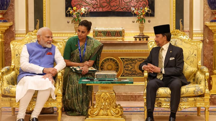 PM Modi with Sultan Haji Hassanal Bolkiah of Brunei during a bilateral meeting. Discussions covered a wide range of topics, including how to further expand trade ties, commercial linkages, and people-to-people exchanges. (Photo:X/@narendramodi)