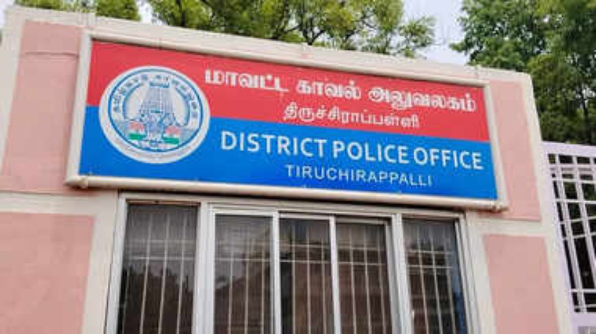 திருச்சி : மாணவி கூட்டு பலாத்காரம்: காதலன் உள்பட 5 பேர் மீது எஸ்பியிடம் புகார்..