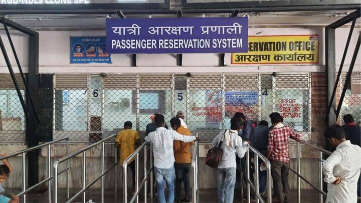 अगर आपने रेलवे के काउंटर से टिकट खरीदी है. तो फिर आपको वहां जाकर टीडीआर फाइल करना होता है. आपको कुछ दिनों बाद रिफंड जारी कर दिया जाता है.