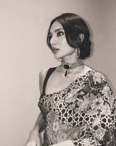 Sobhita Dhulipala : శోభితా ధూళిపాల లేటెస్ట్ ఫోటోలు.. పెన్సిల్ హీల్స్​లో, ప్రింటెడ్​ శారీలో లేడి టైగర్​లా ఉందట