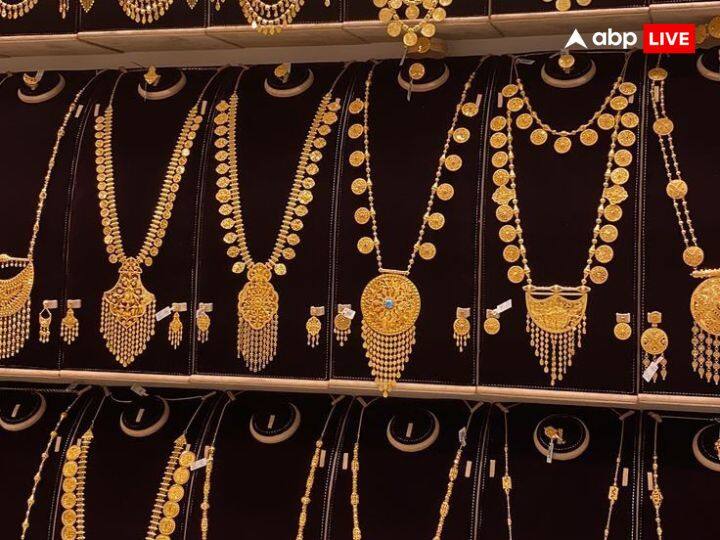 इस साल हरतालिका तीज पर सोना-चांदी खरीदने का शुभ संयोग बन रहा है. इस दिन सोना, चांदी लेना लाभदायक साबित होता है. इससे मां लक्ष्मी का आशीर्वाद प्राप्त होता है.