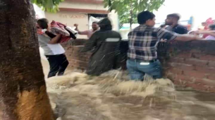 Mehsana Rain: હવામાન વિભાગની આગાહીને પગલે ઉત્તર ગુજરાતના અનેક વિસ્તારોમાં ધોધમાર વરસાદ વરસ્યો પડ્યો હતો. માત્ર અઢી ઈંચ વરસાદમાં જ મહેસાણા રેલમછેલ થયું હતું.