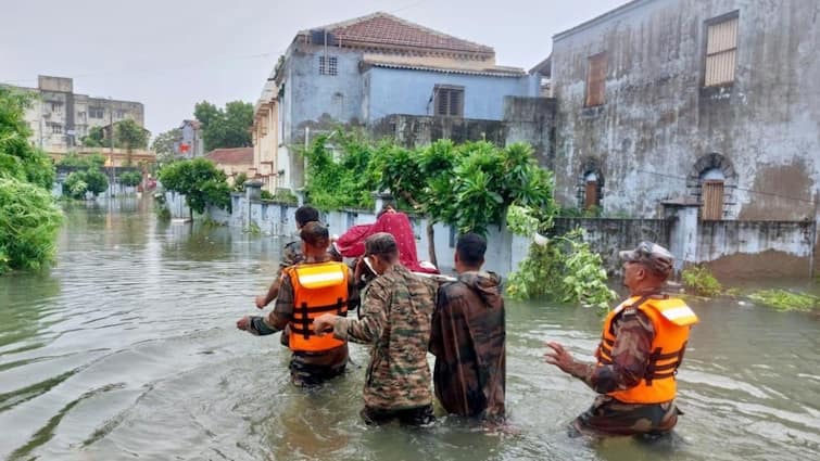 Gujarat Floods 49 Killed As Heavy Rain Wreaks Havoc In Several Districts Cities Like Vadodara Surat Gujarat Floods: 49 Killed So Far As Heavy Rain Wreaks Havoc In Several Districts