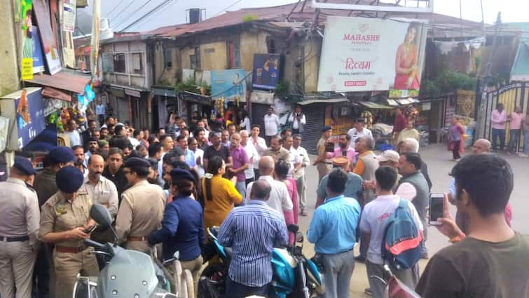 Shimla protest in Sanjauli to build illegally mosque demand legal action Himachal Pradesh News ANN संजौली के बाद कसुम्पटी में जुटे लोग, अवैध रूप से मस्जिद बनाने का आरोप, कानूनी कार्रवाई की मांग