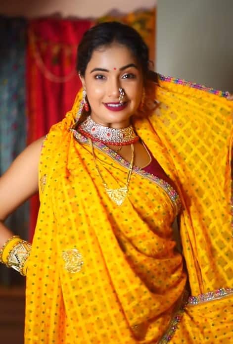 ਤ੍ਰਿਸ਼ਾ ਕਰ ਮਧੂ ਕੌਣ ? ਅਦਾਕਾਰਾ ਤ੍ਰਿਸ਼ਾ ਦੀ ਗੱਲ ਕਰੀਏ ਤਾਂ ਉਹ ਭੋਜਪੁਰੀ ਸਿਨੇਮਾ ਦੀ ਮਸ਼ਹੂਰ ਅਦਾਕਾਰਾ ਹੈ। ਤ੍ਰਿਸ਼ਾ ਨੇ ਨਾ ਸਿਰਫ ਭੋਜਪੁਰੀ ਬਲਕਿ ਬਾਲੀਵੁੱਡ ਅਤੇ ਸਾਊਥ 'ਚ ਵੀ ਆਪਣੇ ਕੰਮ ਨਾਲ ਲੋਕਾਂ ਨੂੰ ਦੀਵਾਨਾ ਬਣਾਇਆ ਹੈ। ਅਦਾਕਾਰਾ ਨੇ ਆਪਣੀ ਸਕੂਲੀ ਪੜ੍ਹਾਈ ਮਨੀ ਸਕੂਲ, ਕੋਲਕਾਤਾ ਤੋਂ ਕੀਤੀ। ਨਾਲ ਹੀ ਤ੍ਰਿਸ਼ਾ ਨੇ ਕੋਲਕਾਤਾ ਦੇ ਆਸ਼ੂਤੋਸ਼ ਕਾਲਜ ਤੋਂ ਗ੍ਰੈਜੂਏਸ਼ਨ ਕੀਤੀ ਹੈ।