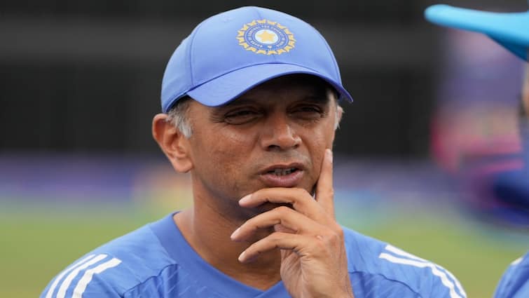 Rahul Dravid as Coach U-19 to Team India Head Coach Rajasthan Royals Know details Rahul Dravid: RR அணியின் பயிற்சியாளர்.. ராகுல் டிராவிட் எனும் பெரும்சுவர்! புதிய பொறுப்பில் வெல்வாரா?