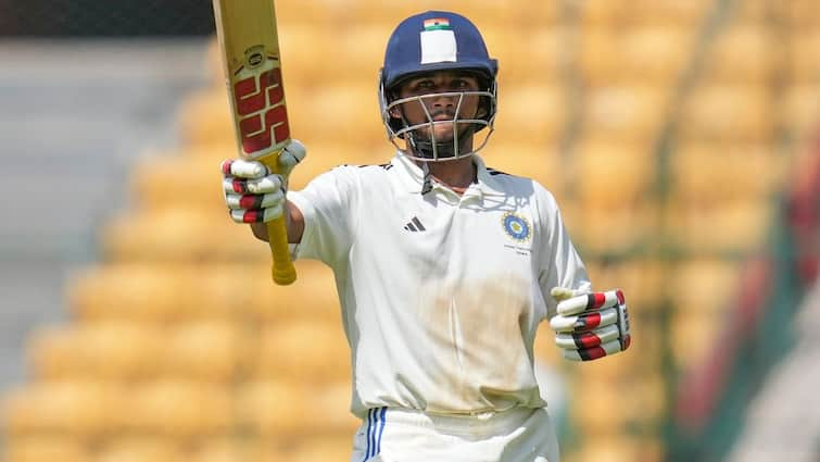 watch-sarfaraz-khan-celebrates-brother-musheer-hundred-on-duleep-trophy-debut-video-goes-viral Sarfaraz Khan Celebrates Younger Brother Musheer's Hundred On Duleep Trophy Debut, Heartwarming Video Goes Viral | WATCH