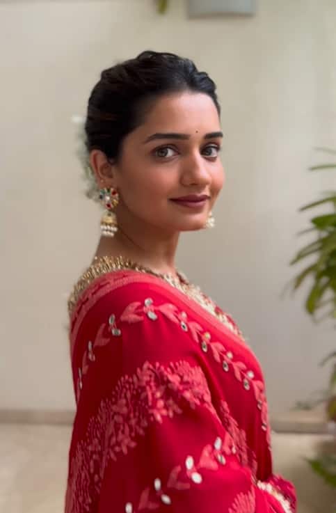 यावर अनेकांनी कमेंट्स केल्या आहेत.