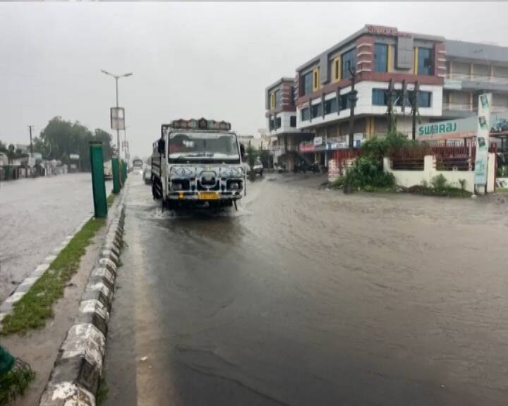 અરવલ્લી, મહેસાણા, પાટણ અને ગાંધીનગર જિલ્લાઓમાં ભારે વરસાદ માટે યેલો અલર્ટ જાહેર કરવામાં આવ્યું છે.