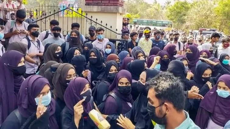 Hijab controversy Karnataka government Ramakrishna BG principal of the Government Pre University College Best Principal Award हिजाब पहनने पर इस प्रिंसिपल ने 28 छात्राओं को क्लास से कर दिया था बाहर, अब कर्नाटक सरकार ने ले लिया बड़ा फैसला