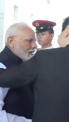 PM मोदी का हुआ सिंगापुर के संसद भवन में औपचारिक स्वागत | #abpnewsshorts