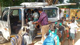 சிசிடிவி, ஸ்மார்ட் கிளாஸ், கணினி ஆய்வகம், சோலார்: மலை கிராமப் பள்ளியில் மலைக்க வைக்கும் வசதிகள்! எங்கே?