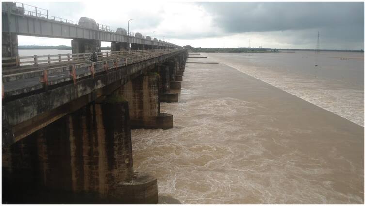 Godavari River Water Levels Rising at Bhadrachalam and Dhavaleswaram Godavari River:పోటెత్తుతున్న ఉగ్రగోదావరి - భద్రాచలం వద్ద 45 అడుగులకు చేరిన వరద 