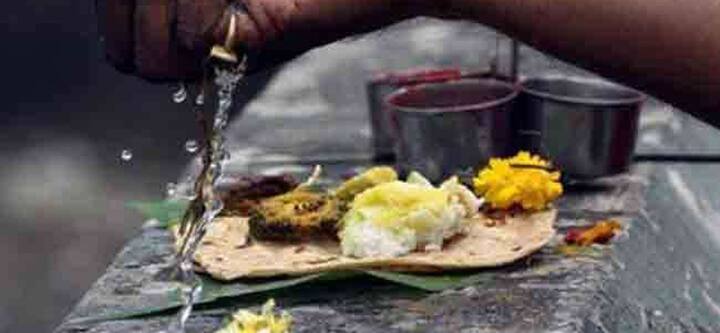 पितृ पक्षादरम्यान आपले पूर्वज पितृ लोकातून पृथ्वीवर येतात, अशी एक धार्मिक धारणा आहे. त्यामुळे या दिवसांत श्राद्ध, तर्पण, पिंडदान वगैरे करण्याची परंपरा आहे.