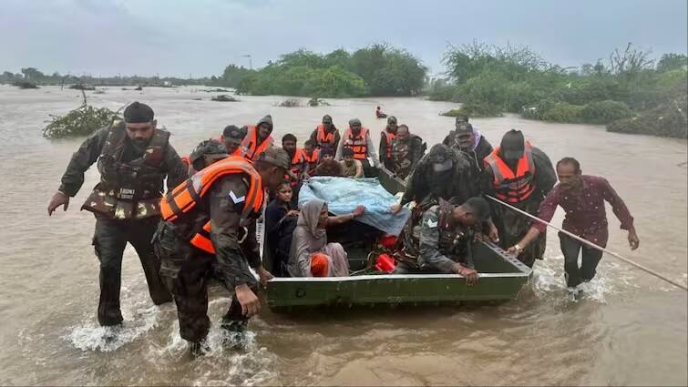 Gujarat Rain And weather update heavy rain 49 people died in a week and 37000 people were rescued Gujarat Rain: રાજ્યમાં વરસાદનો કહેર, એક જ અઠવાડિયામાં 49 લોકોના મોત, 37 હજારના રેસ્ક્યૂથી બચાવાયા જીવ