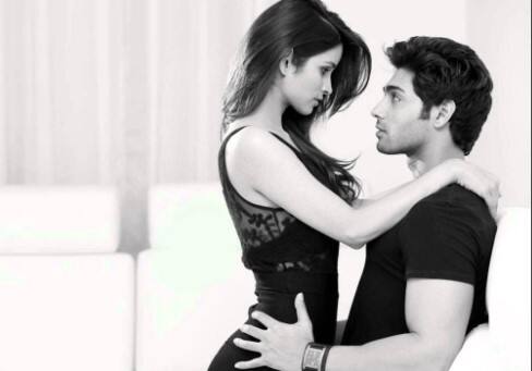 ਰੁਸਲਾਨ ਮੁਮਤਾਜ਼ ਰੁਸਲਾਨ ਮੁਮਤਾਜ਼ ਅਤੇ ਚੇਤਨਾ ਪਾਂਡੇ ਦੀ ਫਿਲਮ ਆਈ ਡਾਂਟ ਲਵ ਯੂ ਵਿੱਚ ਬਹੁਤ ਸਾਰੇ ਰੋਮਾਂਟਿਕ ਸੀਨ ਸਨ। ਇਹ ਫਿਲਮ ਆਪਣੇ ਇੰਟੀਮੇਟ ਸੀਨਜ਼ ਲਈ ਮਸ਼ਹੂਰ ਹੋਈ ਸੀ। ਖਬਰਾਂ ਦੀ ਮੰਨੀਏ ਤਾਂ ਰੁਸਲਾਨ ਨੇ ਇੰਟੀਮੇਟ ਸੀਨ ਕਰਦੇ ਸਮੇਂ ਆਪਣਾ ਕੰਟਰੋਲ ਗੁਆ ਦਿੱਤਾ ਅਤੇ ਗਲਤੀ ਨਾਲ ਅਭਿਨੇਤਰੀ ਦੀ ਡਰੈੱਸ ਦੀ ਜ਼ਿਪ ਖੋਲ੍ਹ ਦਿੱਤੀ ਸੀ।